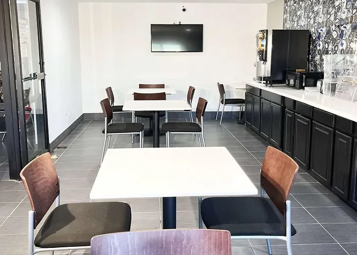 Super 8 By Wyndham Peoria
