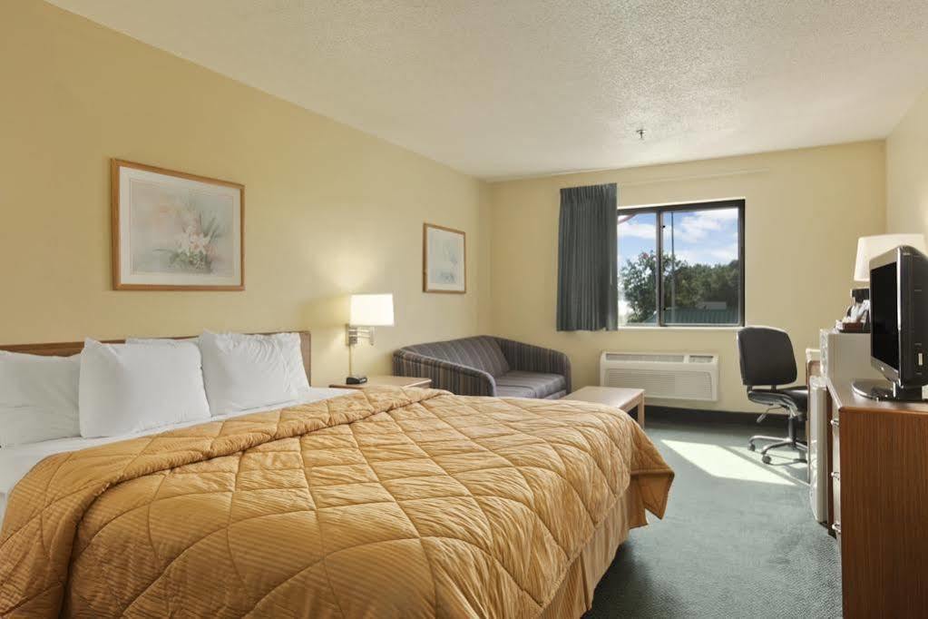 Super 8 By Wyndham Peoria