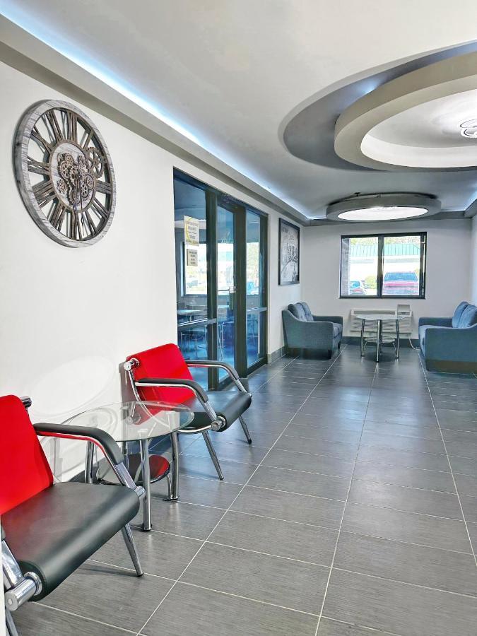 Super 8 By Wyndham Motel Peoria